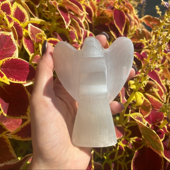 One (1) selenite carving - Picture 3 of 6